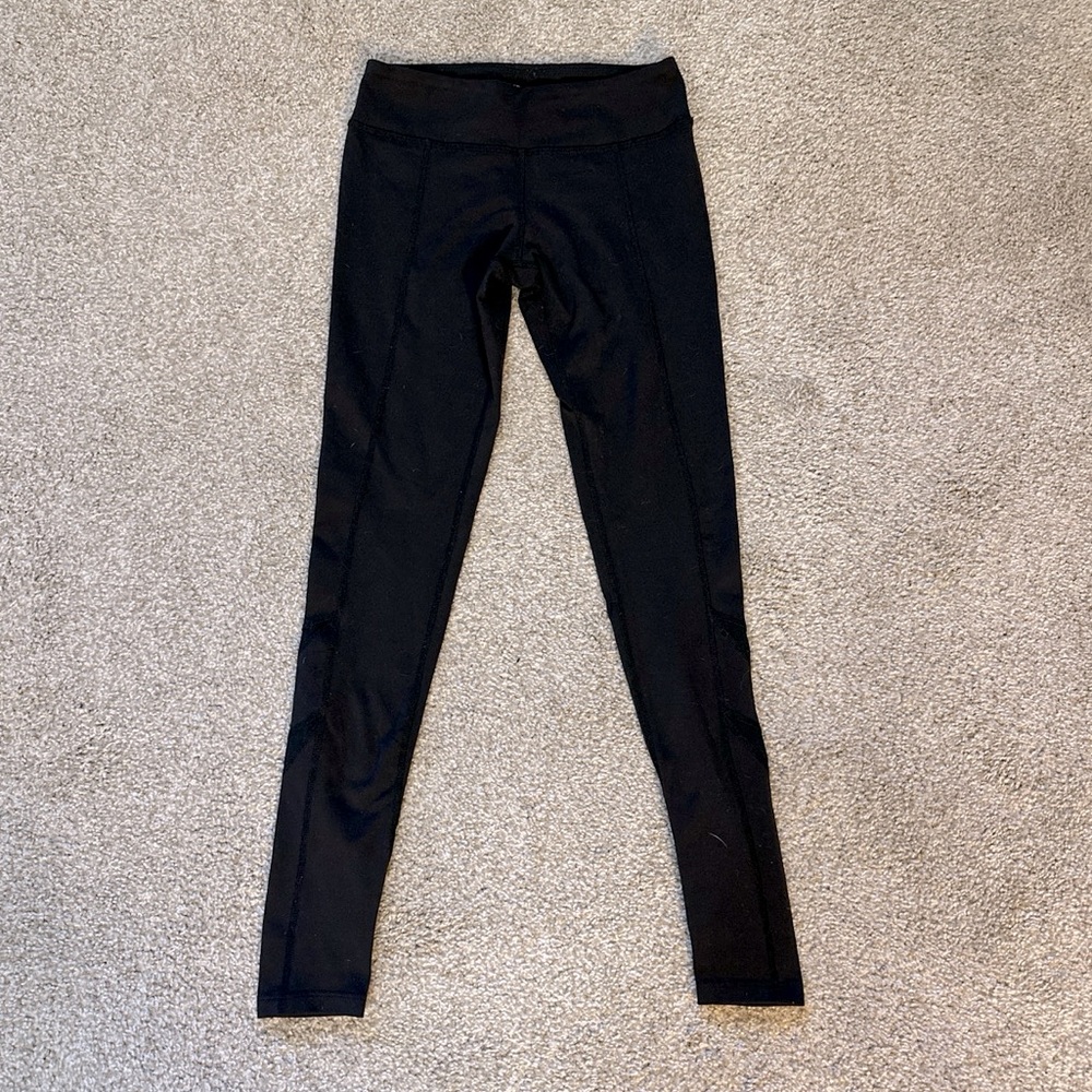 Rese XS black yoga leggings w/ cut out on bottom legs